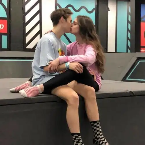 心动系情侣头像运动