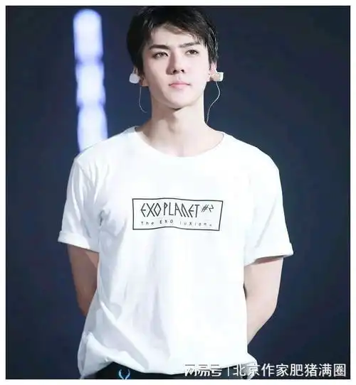 吴世勋自带贵族气质,可奶可盐可甜,阳光帅气迷人十足呢