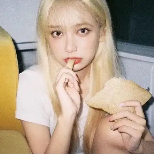 头像动漫女生头像高冷系,平生岁岁共追游