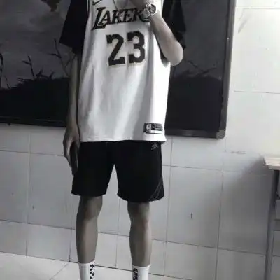 穿篮球球衣男生头像超清帅气球服头像