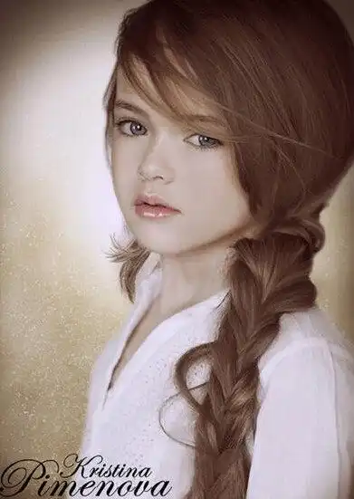 俄罗斯9岁少女成国际超模五官精致似洋娃娃