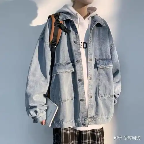 蓝色牛仔外套搭配什么颜色的卫衣衬衫和裤子男生,175110
