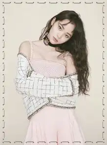 欧阳娜娜和古力娜扎穿同款美少女战士t恤衫,一黑一白谁更惊艳