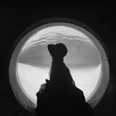 丧系头像女生网红很丧很抑郁的女头像真人