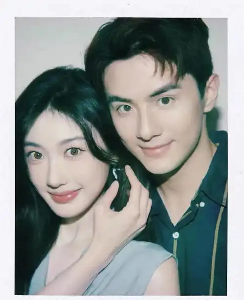 明星双人撕拉片合集徐艺洋黄子韬肤色差超好嗑