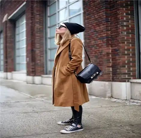 男风衣可以配运动鞋吗