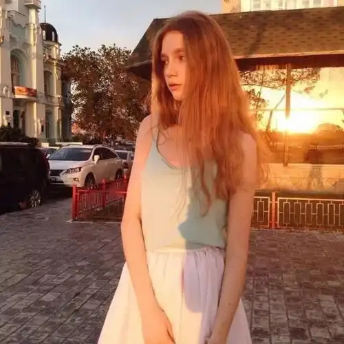 他没回你消息,却给别人点了赞