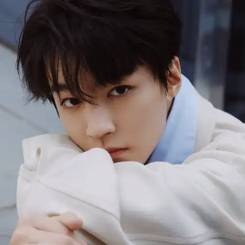 王俊凯和蓝色都特温柔