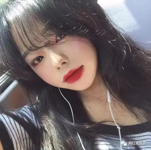 斗鸡眼死亡唇,看了韩国网红的辣眼p图风,突然觉得中国的好看多了