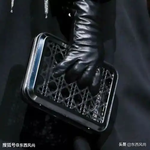 dior2020男装系列,街头感和礼服的精致都有了,这样的迪奥太好看