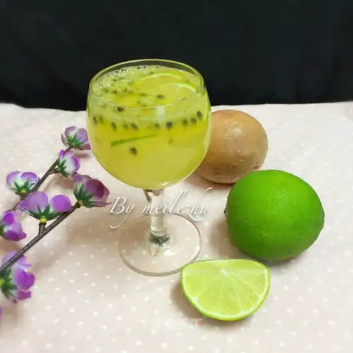 百香果青柠蜂蜜水的做法百香果青柠蜂蜜水怎么做美乐猪的菜谱