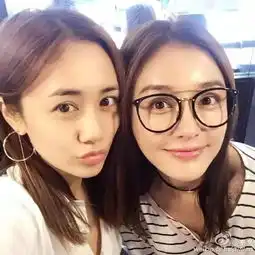 眼镜那么性感,还装什么禁欲系呢