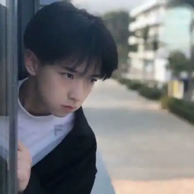 禁欲系帅哥头像真人张天