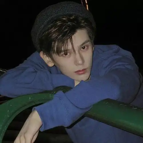 最近很火的微信头像和朋友圈背景套图,好看到炸,送给你