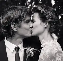 超模frida出嫁,仙女系时尚icon都爱什么婚纱礼服风