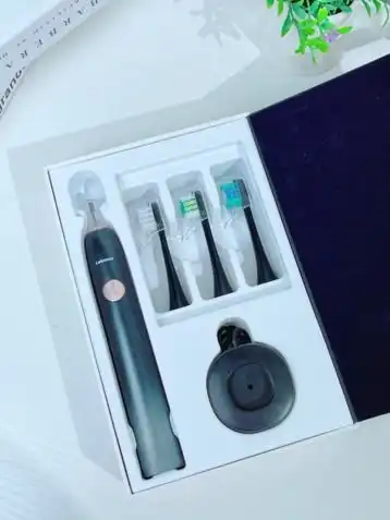 高冷禁欲系男神许凯,是如何靠唇红齿白刷出路人缘的