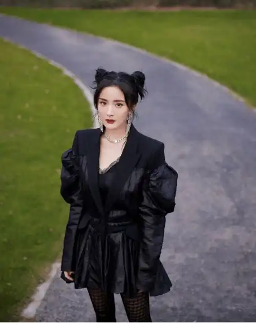 禁欲黑系头像王珞丹