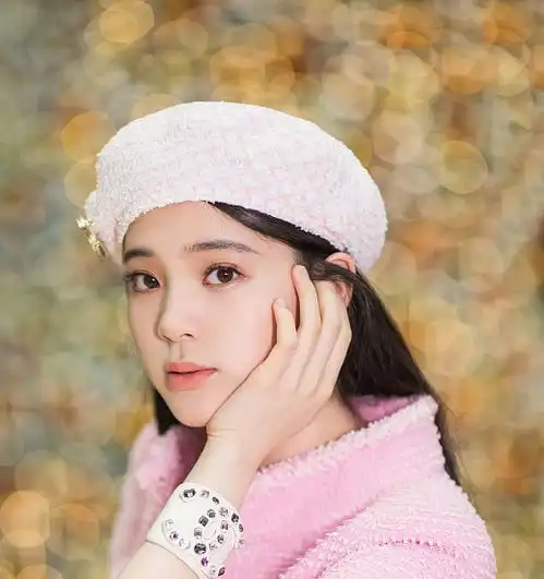 欧阳娜娜伪素颜妆清新自然,宛如天生好皮肤,减龄效果超棒