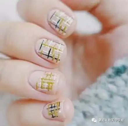 日式裸粉系美甲满足你的少女心