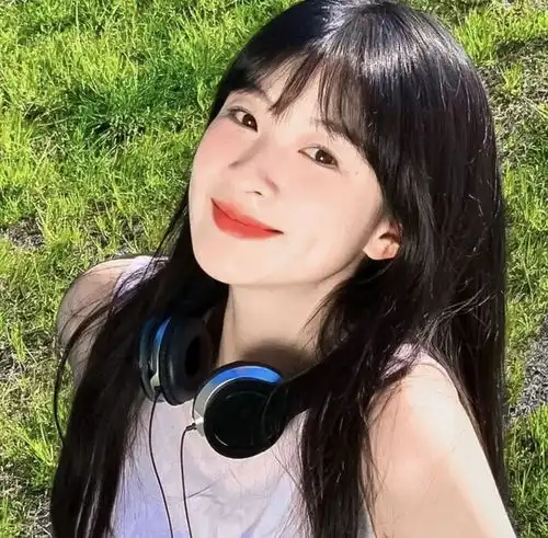 美女love的绿色系头像