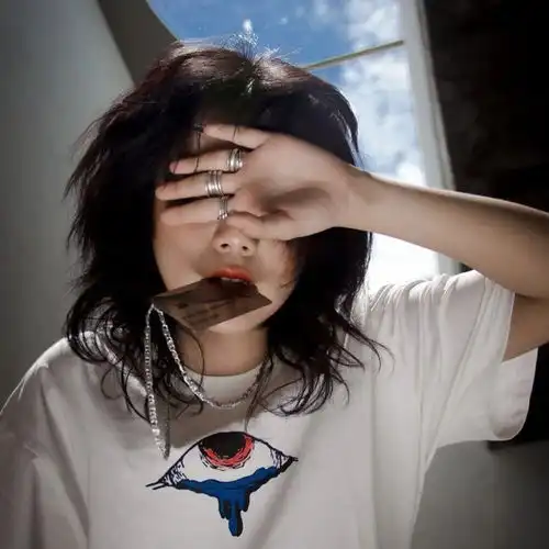 一组不露脸高级感十足的头像