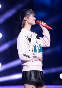 35岁李宇春扮嫩成功粉红色长靴上加个胖丁,网友真有女人味