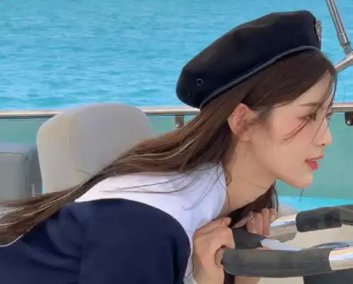 杨超越水手服写真照曝出,原相机拍摄颜值好真实漫画女主有脸了