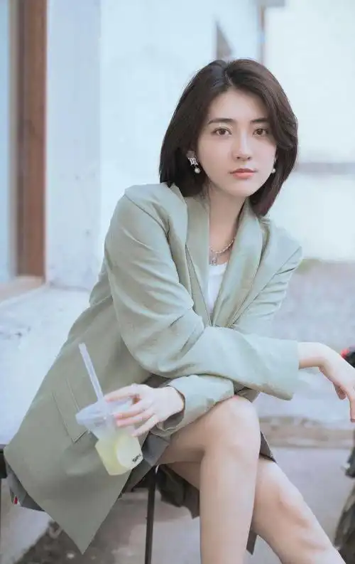 梁洁,从甜宠剧一路逆袭的新锐人气小花