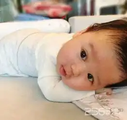 胡杏儿儿子正面照曝光萌系可爱健康茁壮