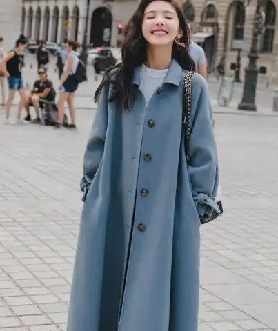 冬季穿衣不用愁,蓝色系搭配最流行,穿对了时髦减龄又有女人味