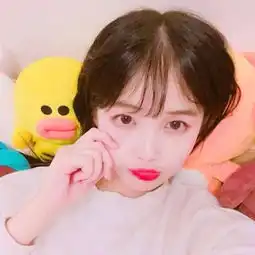 女生变丑脸上会出现3个变化,长痘痘不算啥,第3皮肤被糟蹋