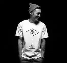 陈冠希ins留言撕逼余文乐,没想到六叔是这样回应的....