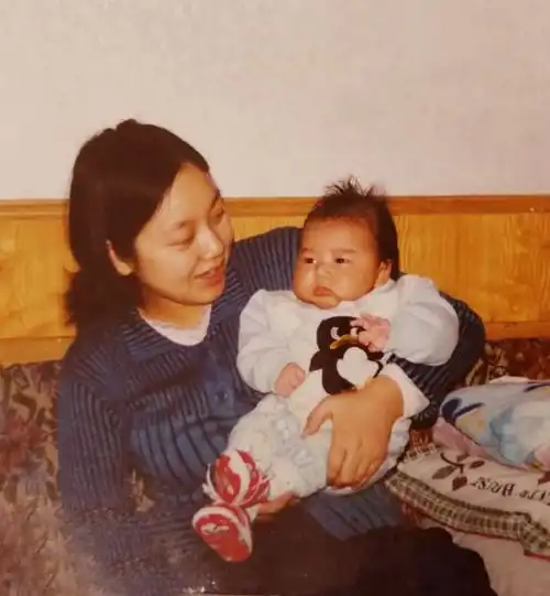 闫妮,离婚17年,把前公婆当亲生父母,为了女儿50岁还未嫁人