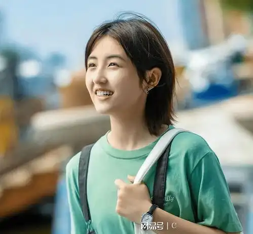 22岁张子枫获华表奖影后,成为第一个00后影后