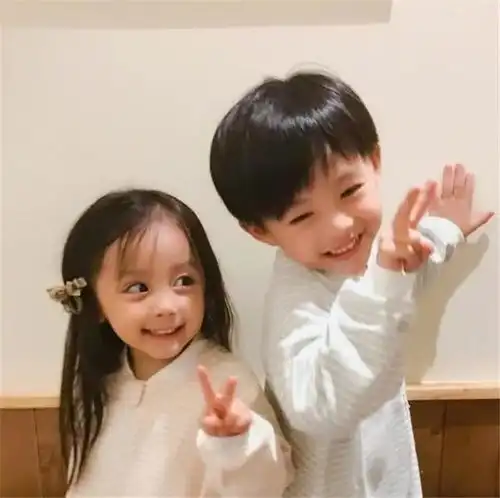 中国孩子的假礼貌,外国人看了都觉得别扭,家长早该反省了