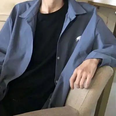 简约干净男生头像成熟