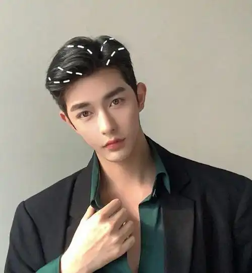 又到了男生扎堆理发的季节,什么脸型理什么发型,选对了堪比整容