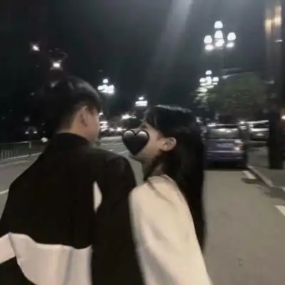 情侣接吻头像真人甜蜜2020情侣接吻头像一对两张