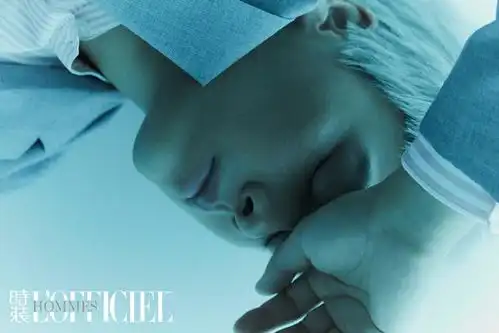 200520李易峰时装男士6月封面公开以全新姿态展现时尚魅力