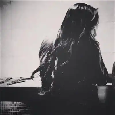 女生颓废的头像图片逆命而生的女生命硬