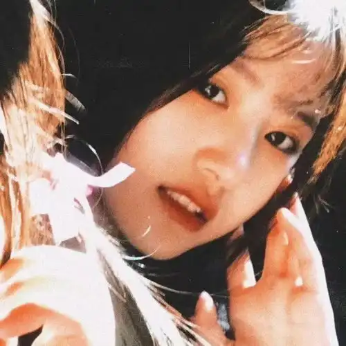 复古胶片感女生头像