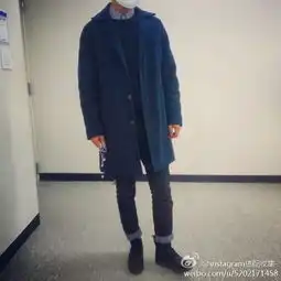男生藏蓝色大衣怎么搭配