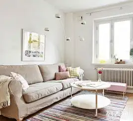 裸色系两室两厅小型公寓