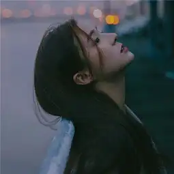 女生头像伤感树下侧脸