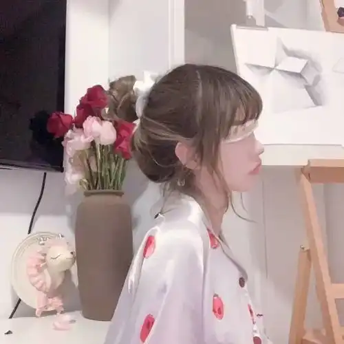 女生头像丧系真人不露脸