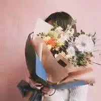 有捧花女生的微信头像吗微信头像图片大全
