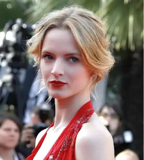 我中国小伙,娶俄罗斯美女,生下孩子后,才发现她和我想的不一样