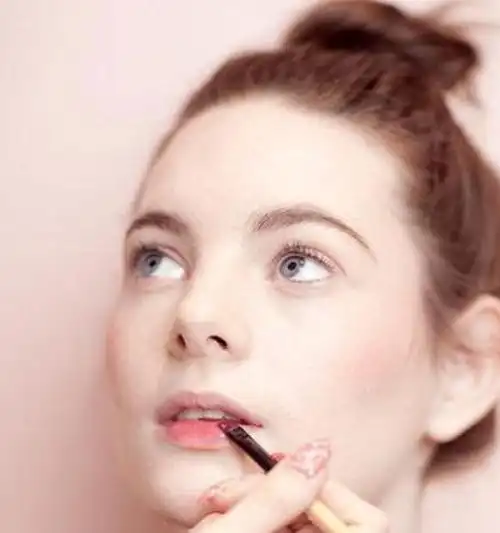 粉色系妆容画法教程,甜美迷人,七夕助你桃花朵朵开