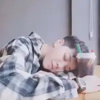 qq头像睡觉男生头像男生睡觉头像图片帅气