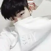 白色qq头像男生